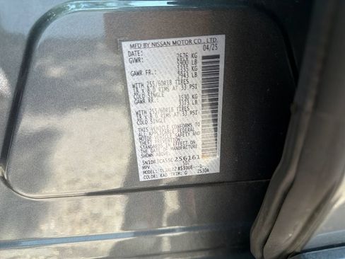 Used 2025 Nissan Pathfinder SL FWD image 31