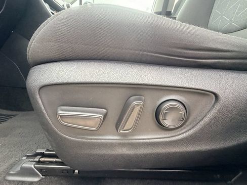 Used 2024 Toyota RAV4 XLE FWD image 25