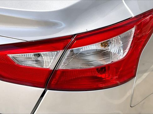 Used 2014 Ford Focus SE FWD image 28