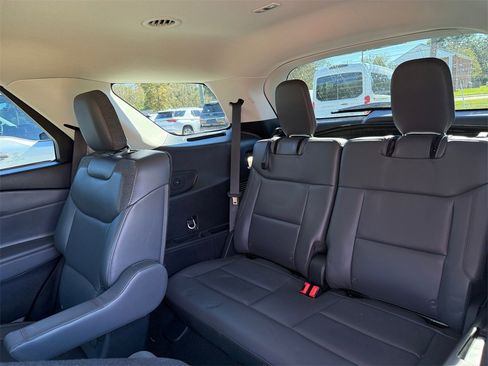 Used 2025 Ford Explorer Active w/ Active Comfort Package image 18