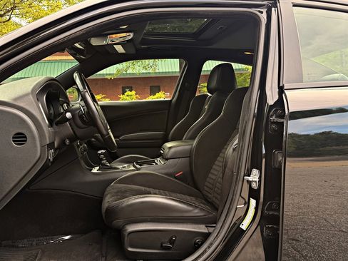 Used 2018 Dodge Charger R/T RWD image 9