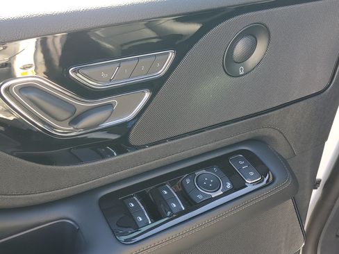 New 2026 Lincoln Aviator AWD image 9