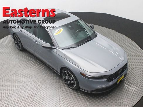 Used 2025 Honda Accord Sport image 3
