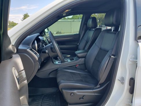 Used 2019 Jeep Grand Cherokee Altitude RWD image 28
