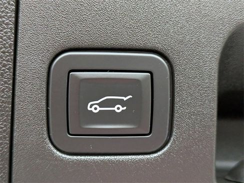 Used 2019 Cadillac XT4 Premium Luxury w/ Enhanced Visibility Package image 13