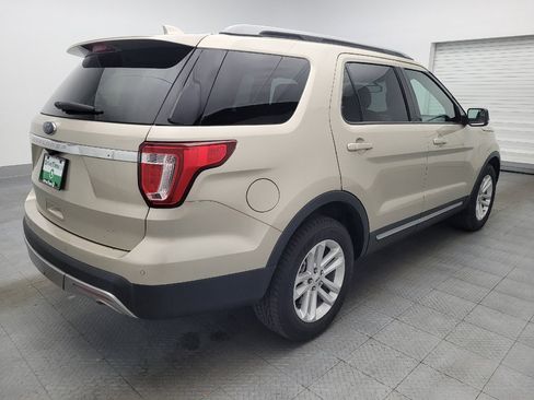 Used 2017 Ford Explorer XLT w/ Equipment Group 202A FWD image 9