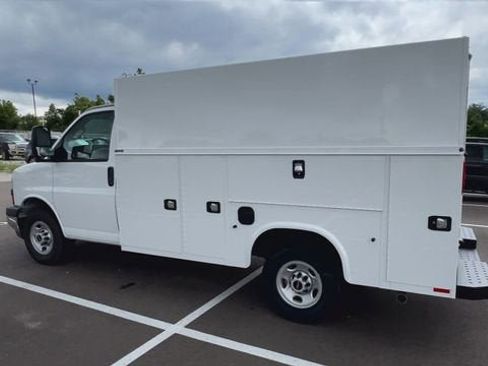 New 2025 GMC Savana 3500 w/ Power Convenience Package image 6