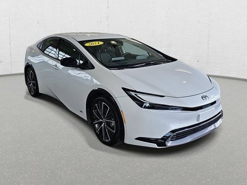 Used 2024 Toyota Prius XLE image 3