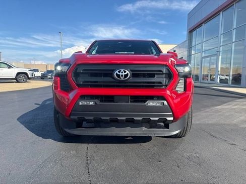 Used 2025 Toyota Tacoma SR5 AWD/4WD image 2