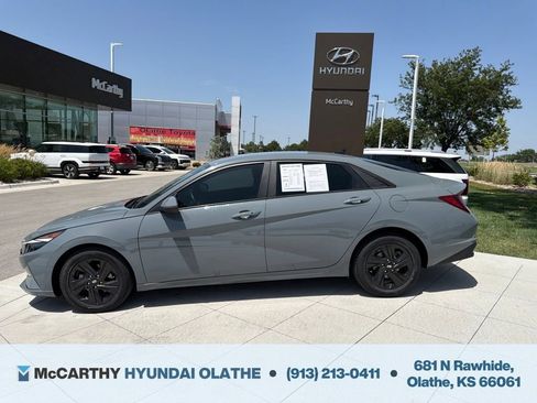 Certified 2022 Hyundai Elantra SEL w/ Convenience Package FWD image 2