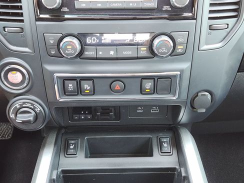Used 2023 Nissan Titan SV w/ SV Convenience Package AWD/4WD image 23