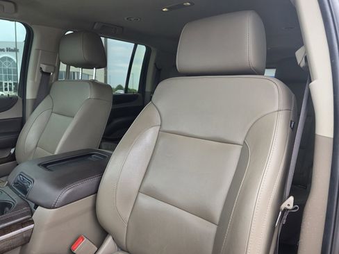 Used 2020 Chevrolet Suburban LT w/ Luxury Package RWD image 19