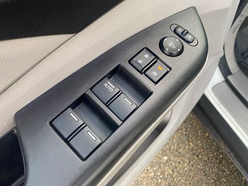 Used 2014 Honda CR-V LX image 17