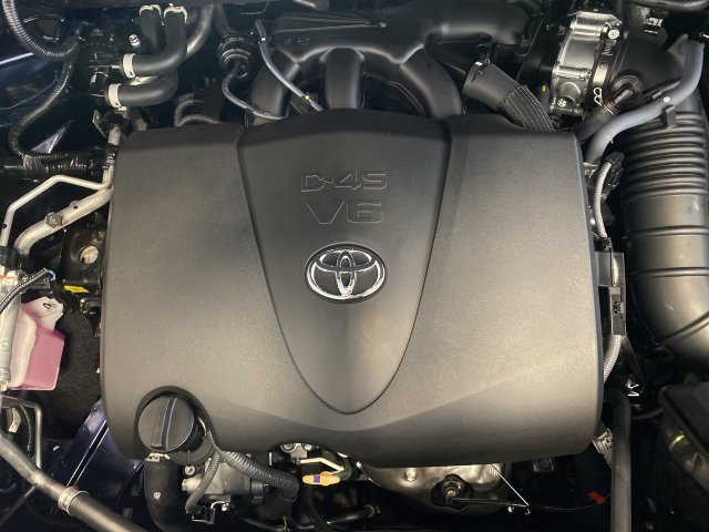 Used 2021 Toyota Highlander XLE AWD/4WD image 16