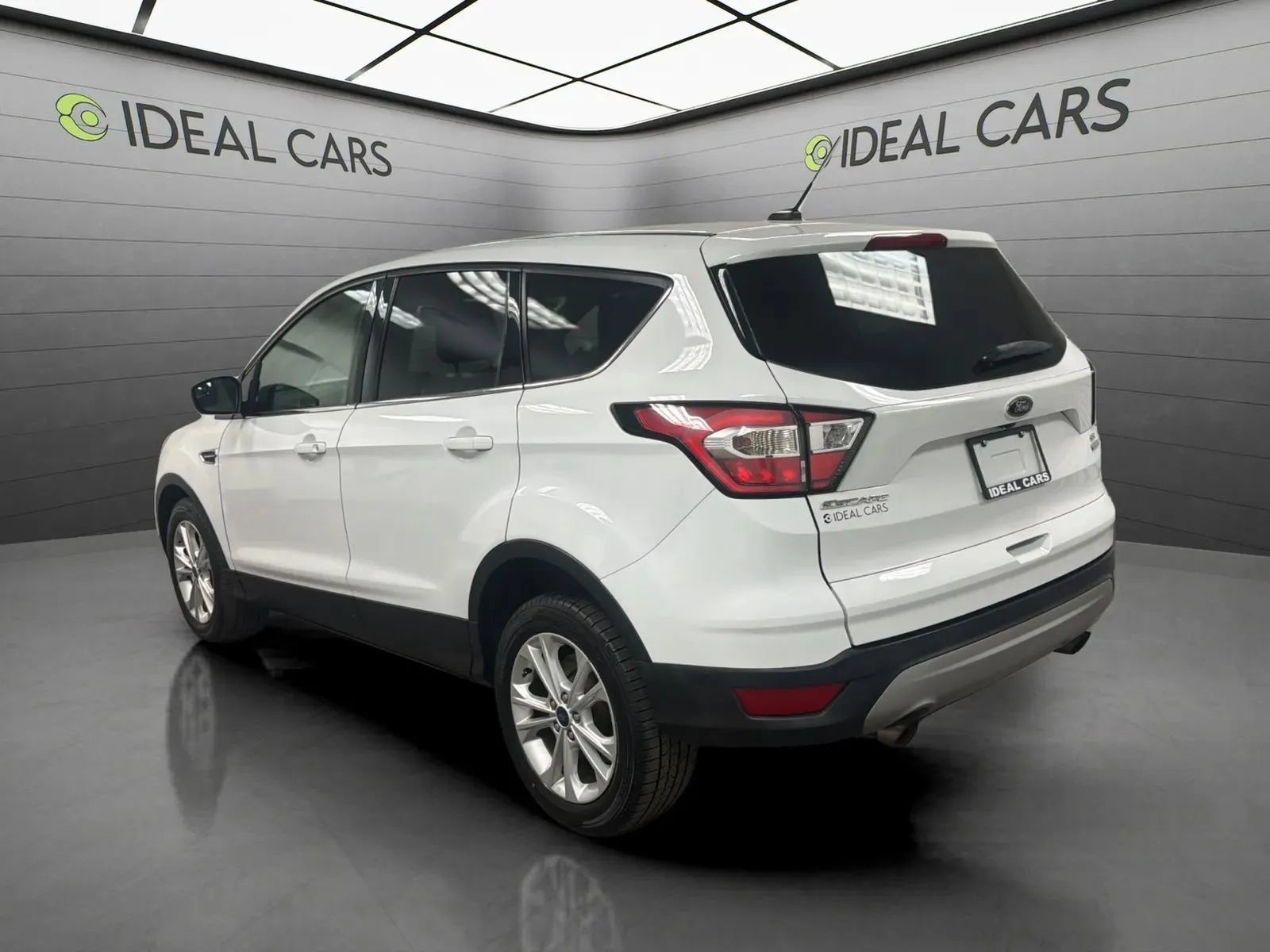 Used 2017 Ford Escape SE FWD image 8