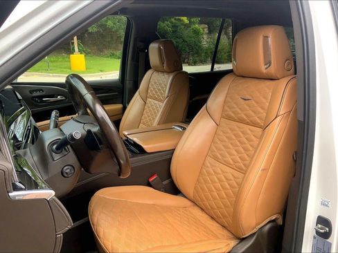 Used 2022 Cadillac Escalade Premium Luxury AWD/4WD image 23