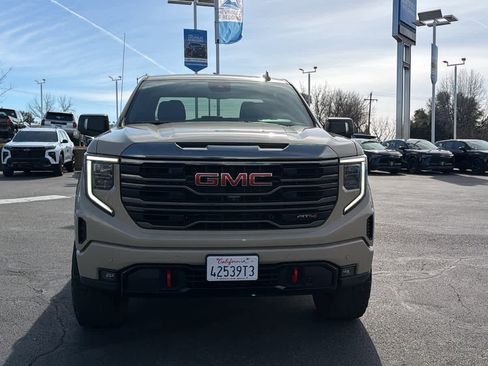 Used 2023 GMC Sierra 1500 AT4 image 2