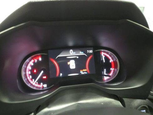 Used 2025 Toyota RAV4 XLE AWD/4WD image 14