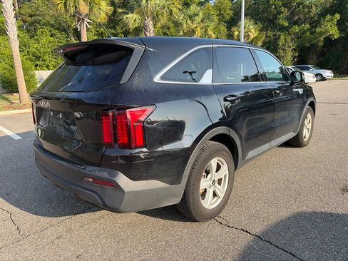 Certified 2023 Kia Sorento LX FWD image 4
