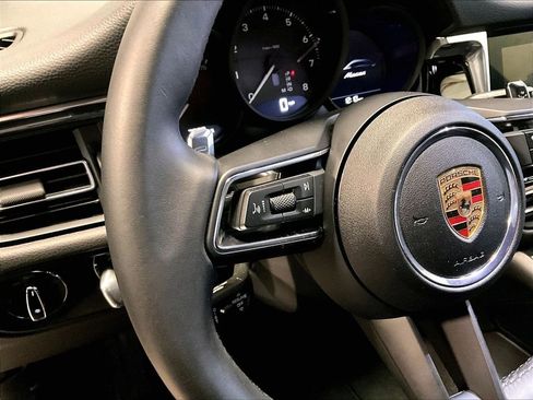 Used 2025 Porsche Macan image 23