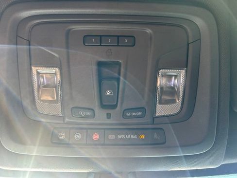 Used 2021 GMC Sierra 1500 SLT w/ SLT Convenience Package AWD/4WD image 16