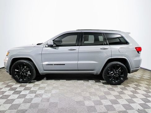 Used 2021 Jeep Grand Cherokee Laredo X AWD/4WD image 4