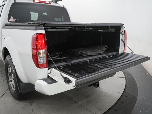 Used 2011 Nissan Frontier PRO-4X w/ Pro-4x Luxury Pkg AWD/4WD image 9