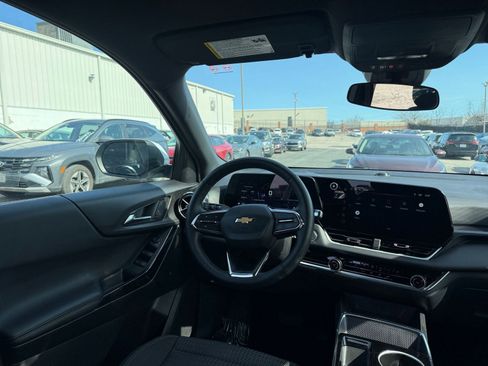 Used 2025 Chevrolet Equinox LT image 33