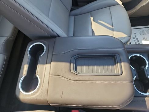 Used 2023 GMC Yukon SLT w/ SLT Luxury Package AWD/4WD image 26