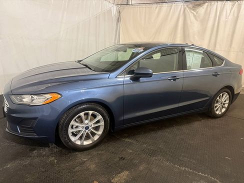 Used 2019 Ford Fusion SE image 2