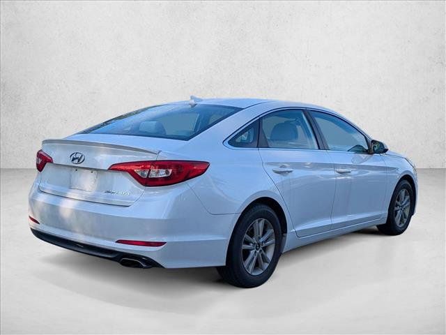 Used 2017 Hyundai Sonata SE FWD image 2