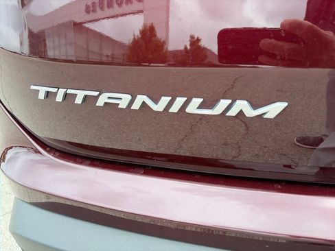 Used 2024 Ford Edge Titanium AWD/4WD image 7