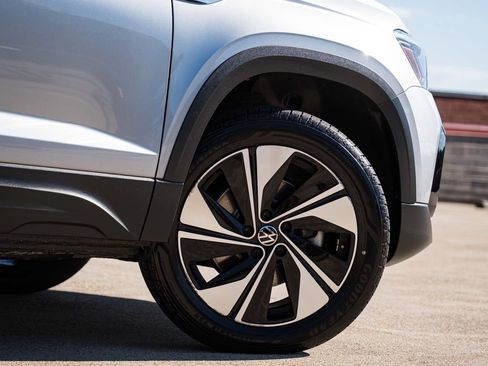Certified 2023 Volkswagen Taos SE AWD/4WD image 7