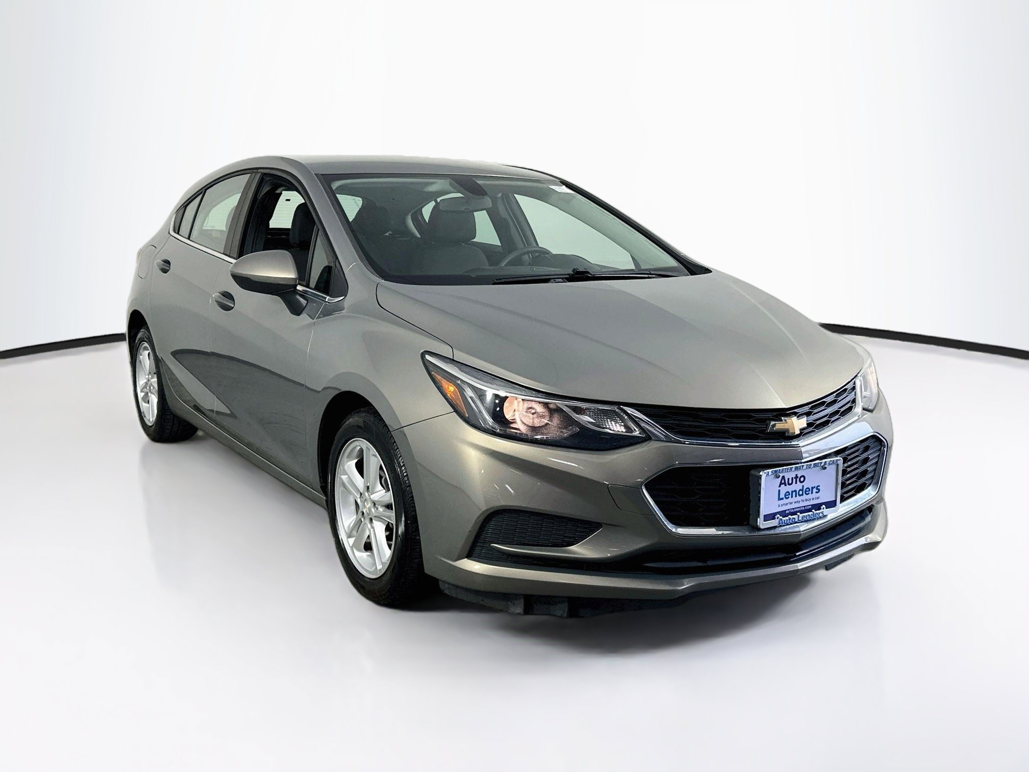 Used 2018 Chevrolet Cruze LT w/ Convenience Package FWD image 3