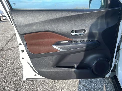 Used 2024 Nissan Kicks SR image 19