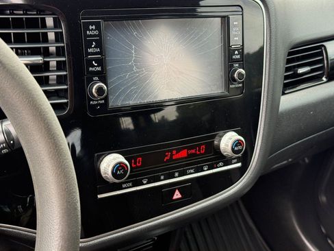 Used 2020 Mitsubishi Outlander ES FWD image 24