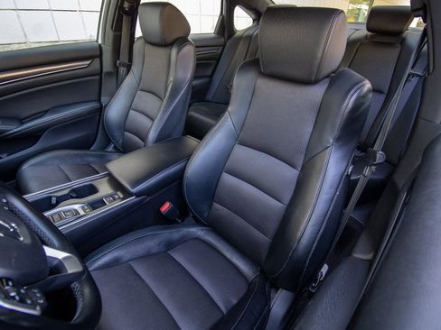 Used 2018 Honda Accord Sport image 15