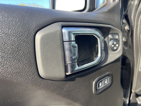 New 2025 Jeep Gladiator Sport AWD/4WD image 19