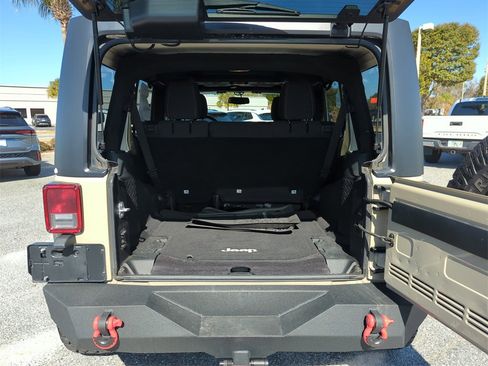 Used 2017 Jeep Wrangler Unlimited Rubicon w/ Connectivity Group image 19