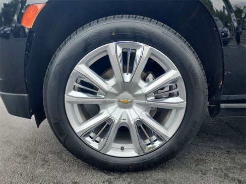 Used 2021 Chevrolet Suburban High Country w/ Premium Package image 34