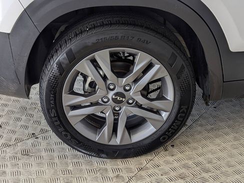 Used 2023 Kia Seltos S image 11