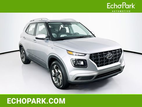 Used 2025 Hyundai Venue SEL FWD image 1
