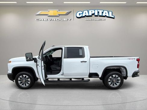 Used 2024 Chevrolet Silverado 2500 Custom w/ Custom Value Package AWD/4WD image 10