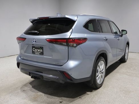 Used 2023 Toyota Highlander Limited AWD/4WD image 2