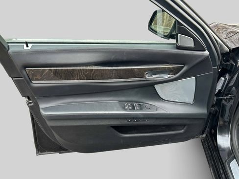 Used 2014 BMW 750Li xDrive AWD/4WD image 19