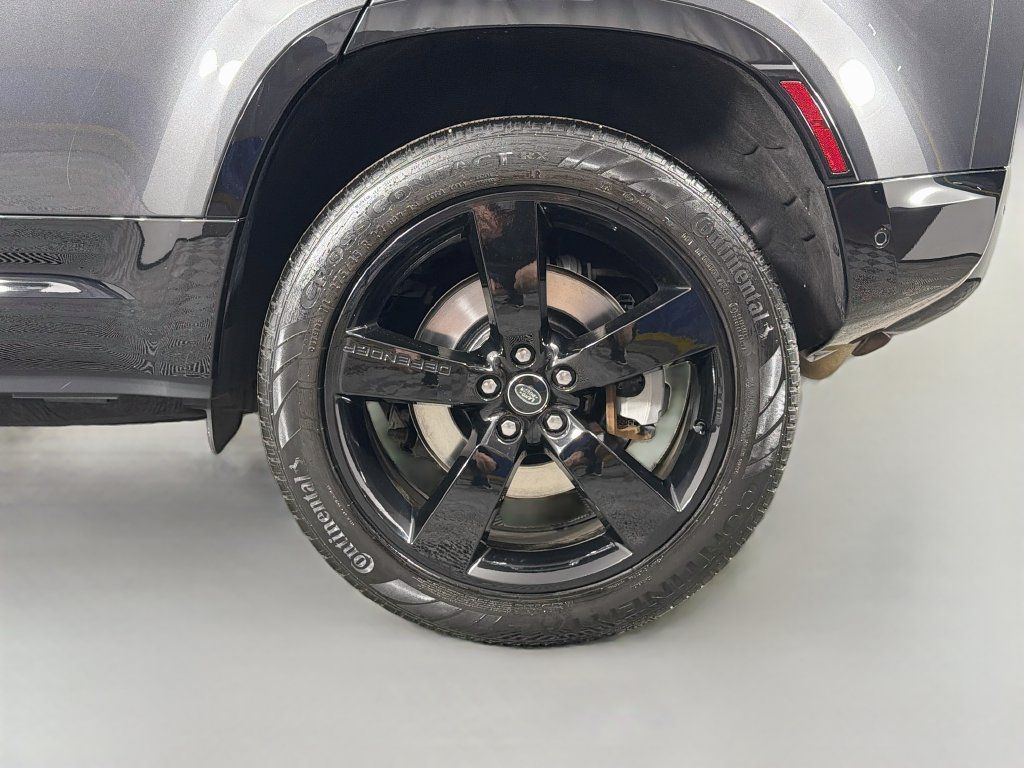 Used 2023 Land Rover Defender 110 X-Dynamic SE AWD/4WD image 34