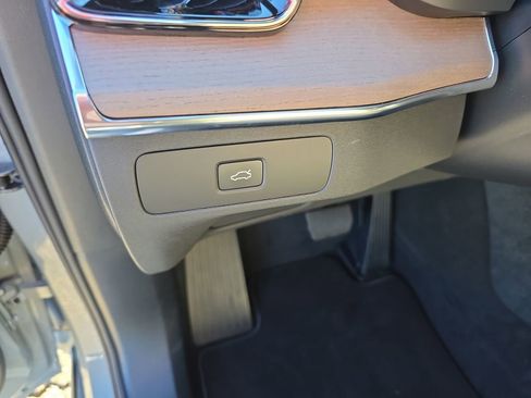 New 2026 Volvo XC90 B6 Plus w/ Protection Package Premier image 12