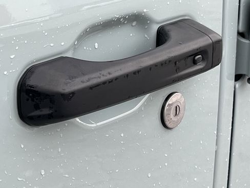 Used 2024 Jeep Wrangler Unlimited image 12