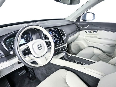 Used 2020 Volvo XC90 T6 Momentum w/ Protection Package Premier AWD/4WD image 4