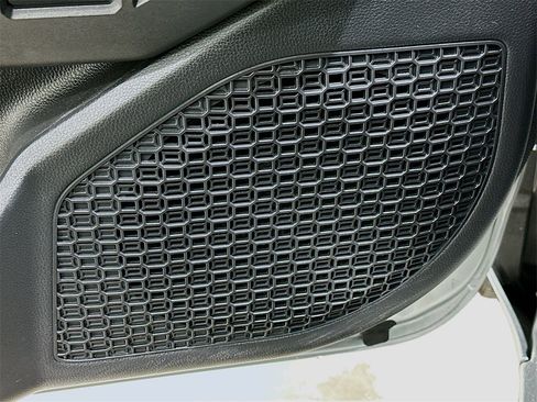 Used 2025 Toyota Tacoma SR image 18